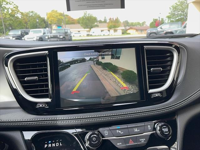 2027 Chrysler Pacifica Select AWD