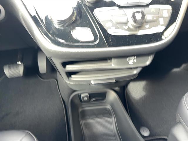 2027 Chrysler Pacifica Select AWD