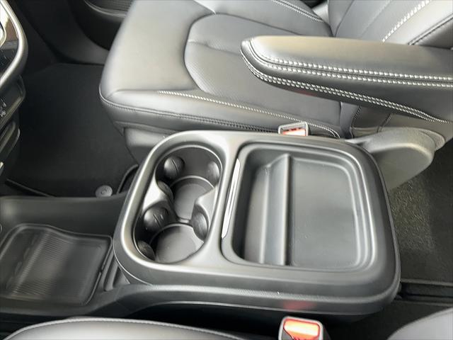 2027 Chrysler Pacifica Select AWD