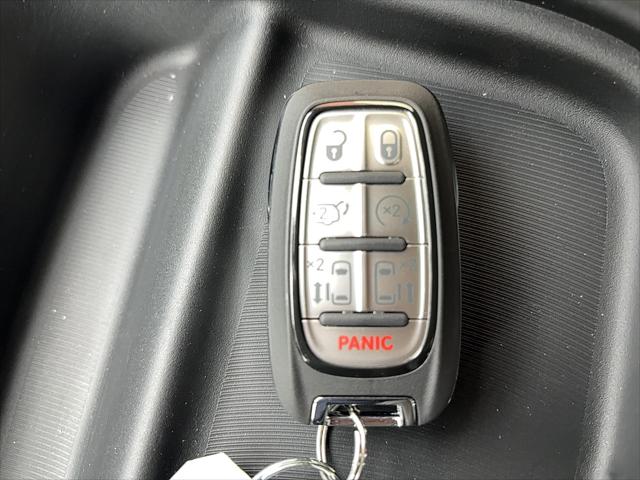 2027 Chrysler Pacifica Select AWD