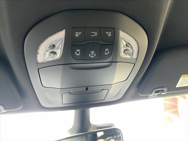 2027 Chrysler Pacifica Select AWD