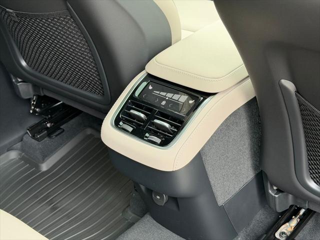 2026 Volvo XC90 Plus, B6 AWD Gas mild hybrid, Gasoline, Bright, 7 Seats