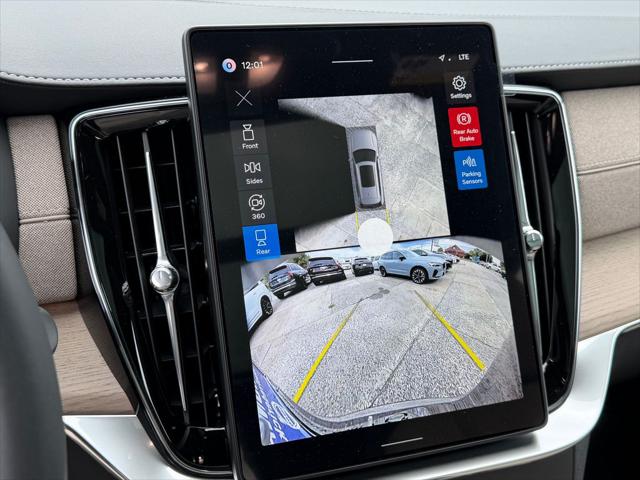 2026 Volvo XC90 Plus, B6 AWD Gas mild hybrid, Gasoline, Bright, 7 Seats