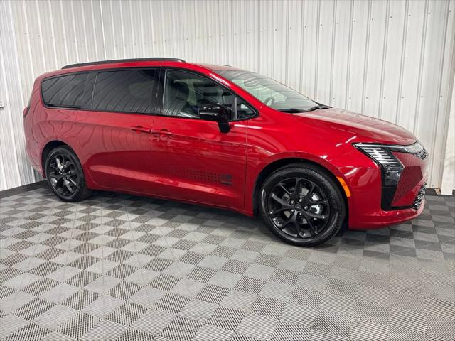 2027 Chrysler Pacifica Select for sale in Celina, OH