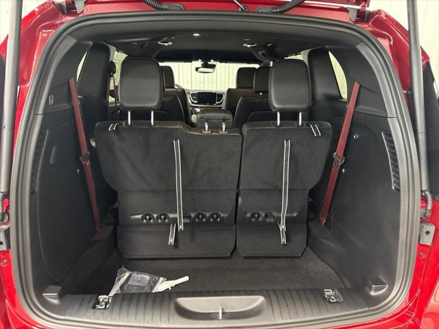 2027 Chrysler Pacifica Select