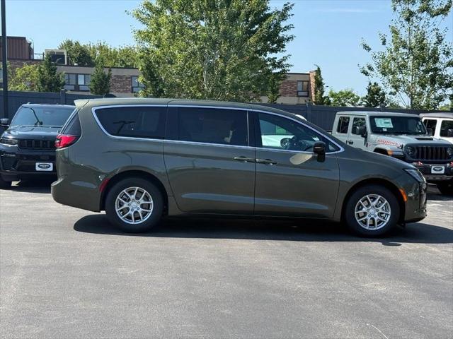 2027 Chrysler Pacifica PACIFICA SELECT