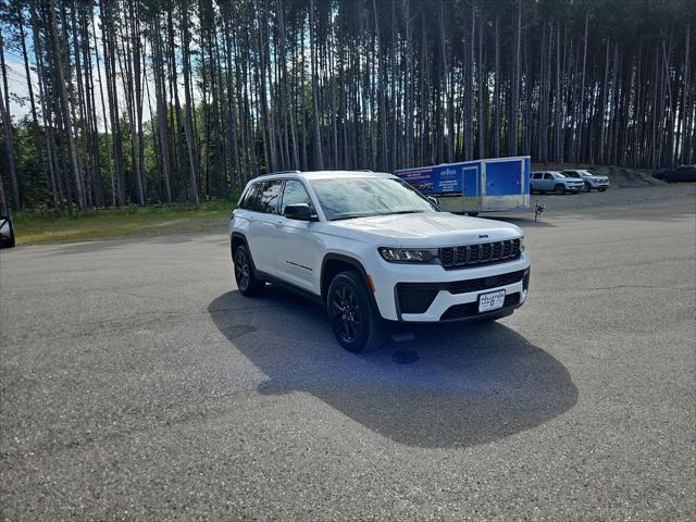 2026 Jeep Grand Cherokee GRAND CHEROKEE LAREDO ALTITUDE 4X4