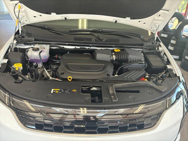2027 Chrysler Pacifica Select