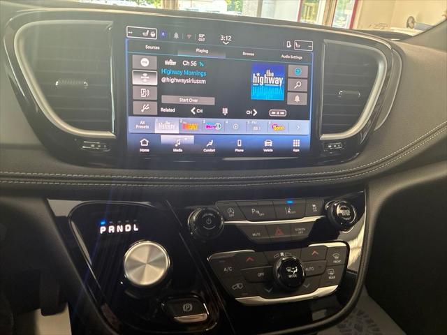 2027 Chrysler Pacifica Select