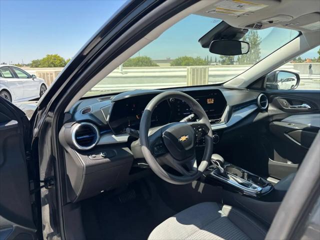 2025 Chevrolet Trax FWD LT