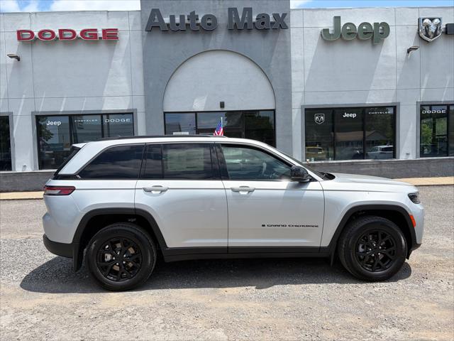 2026 Jeep Grand Cherokee GRAND CHEROKEE LAREDO ALTITUDE 4X4 2026 Jeep Grand Cherokee GRAND CHEROKEE LAREDO ALTITUDE 4X4