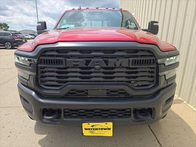 2025 RAM 5500 Chassis RAM 5500 TRADESMAN CHASSIS CREW CAB 4X4 84 CA