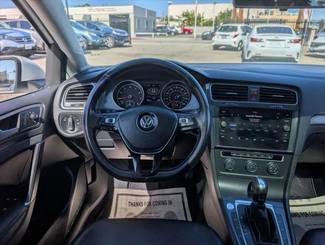 2018 Volkswagen Golf TSI SE