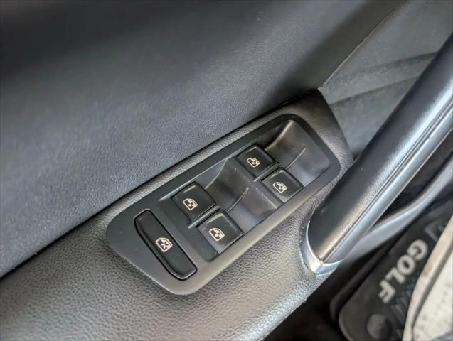 2018 Volkswagen Golf TSI SE