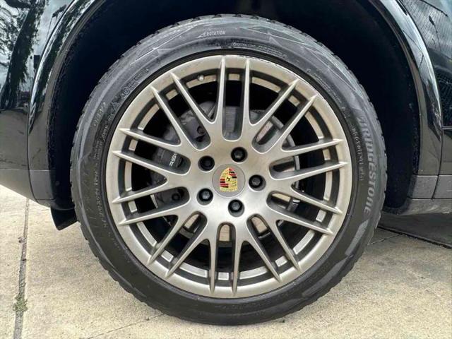2017 Porsche Cayenne Platinum Edition