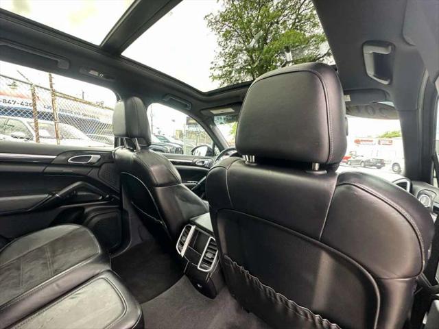 2017 Porsche Cayenne Platinum Edition