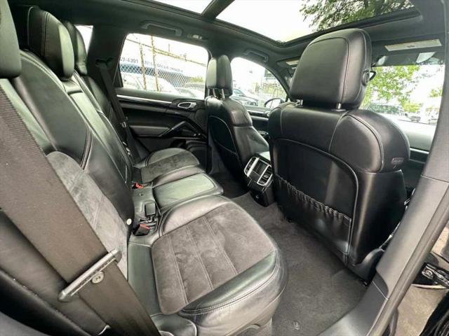 2017 Porsche Cayenne Platinum Edition