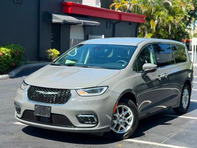 2023 Chrysler Pacifica Touring L for sale in Hollywood, FL