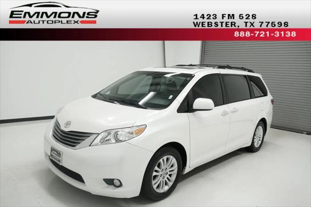 2017 Toyota Sienna XLE 8 Passenger for sale in Webster, TX