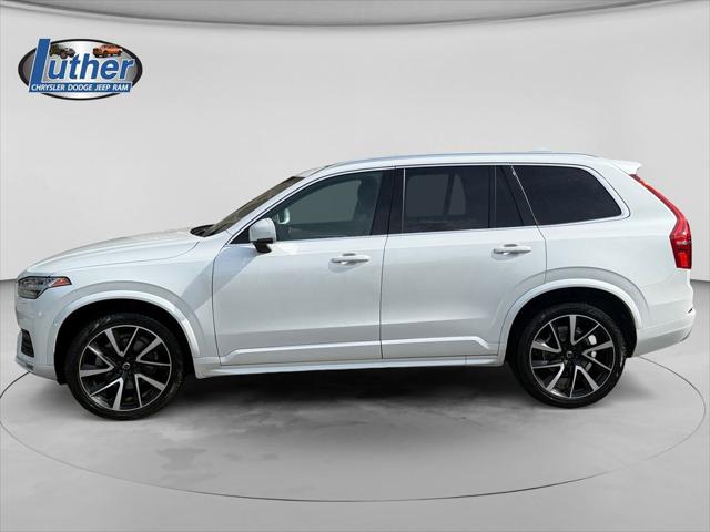 2022 Volvo XC90 T6 Momentum 7 Passenger 2022 Volvo XC90 T6 Momentum 7 Passenger