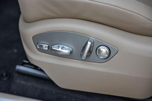 2026 Porsche Macan Unknown
