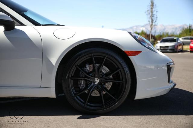2019 Porsche 911 Carrera