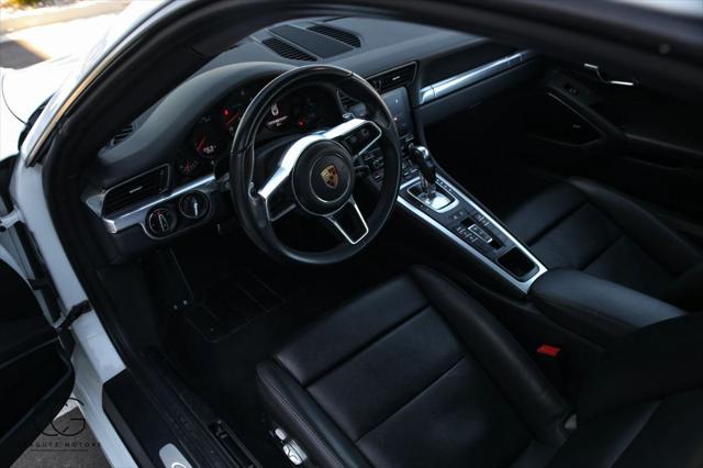 2019 Porsche 911 Carrera