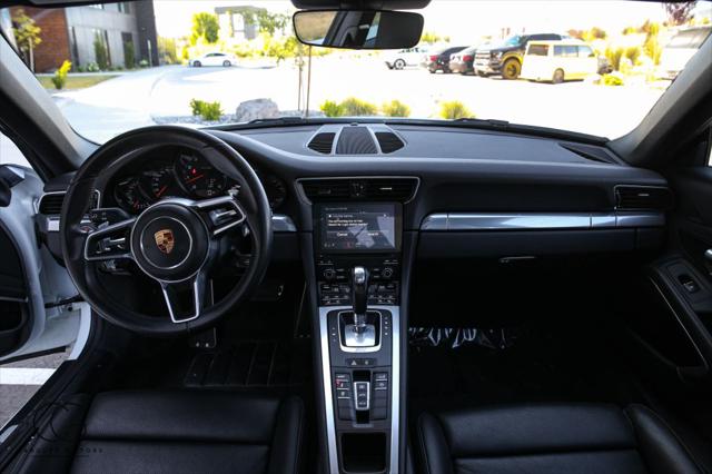 2019 Porsche 911 Carrera