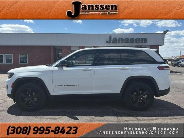 2023 Jeep Grand Cherokee Altitude 4x4 for sale in Holdrege, NE
