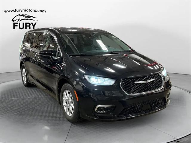 2023 Chrysler Pacifica Touring L for sale in Waconia, MN
