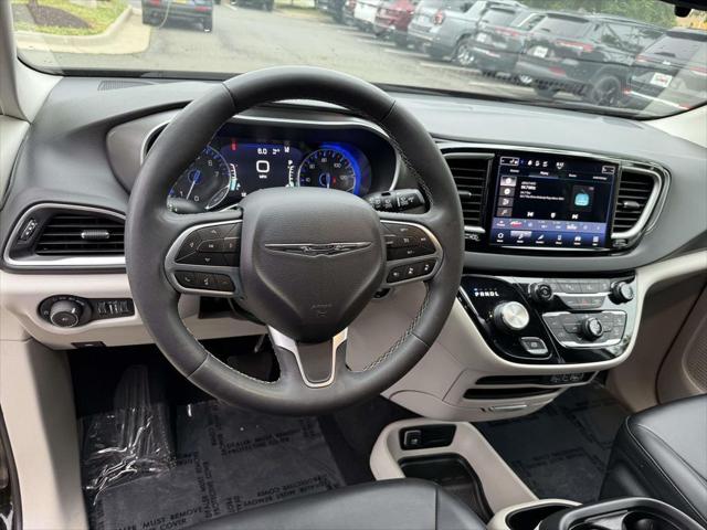 2024 Chrysler Pacifica Touring L 2024 Chrysler Pacifica Touring L