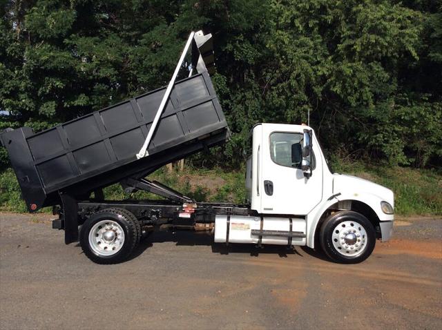 2005 Freightliner M2 106 