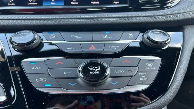 2027 Chrysler Pacifica Limited