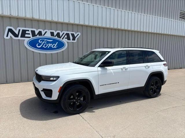 2022 Jeep Grand Cherokee Altitude 4x4 for sale in Coon Rapids, IA