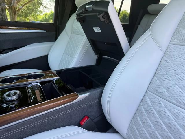 2026 Cadillac Escalade Platinum Luxury