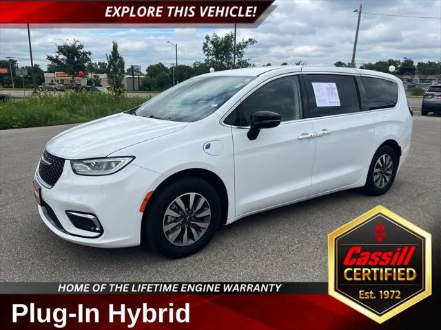 2024 Chrysler Pacifica Hybrid Select for sale in Cedar Rapids, IA