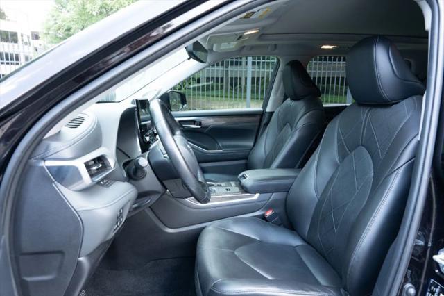 2021 Toyota Highlander Hybrid Platinum