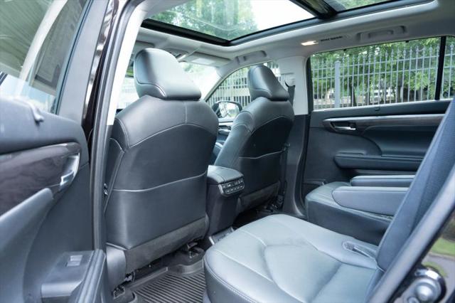 2021 Toyota Highlander Hybrid Platinum