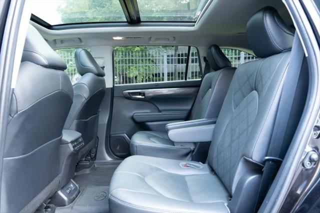 2021 Toyota Highlander Hybrid Platinum
