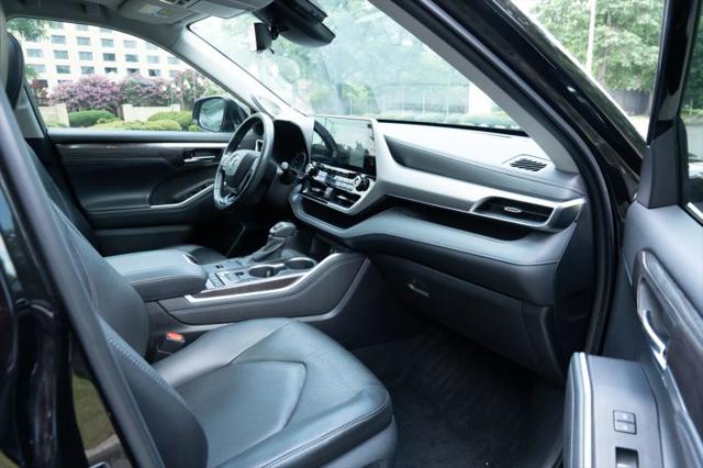 2021 Toyota Highlander Hybrid Platinum