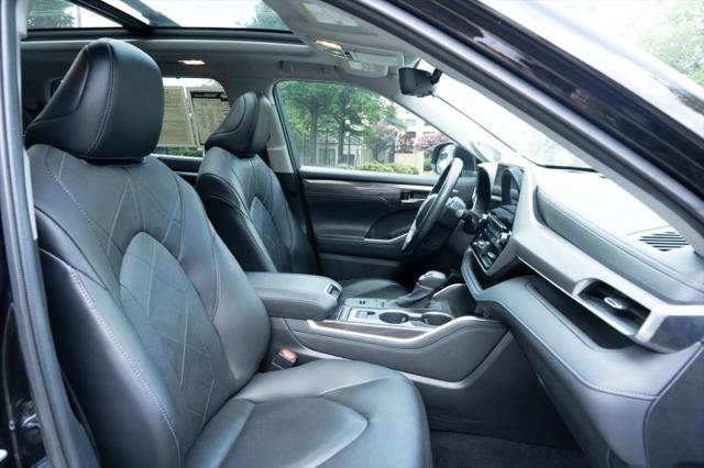 2021 Toyota Highlander Hybrid Platinum