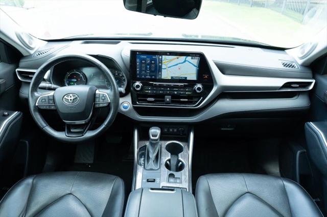 2021 Toyota Highlander Hybrid Platinum