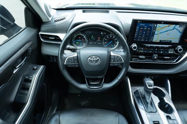 2021 Toyota Highlander Hybrid Platinum