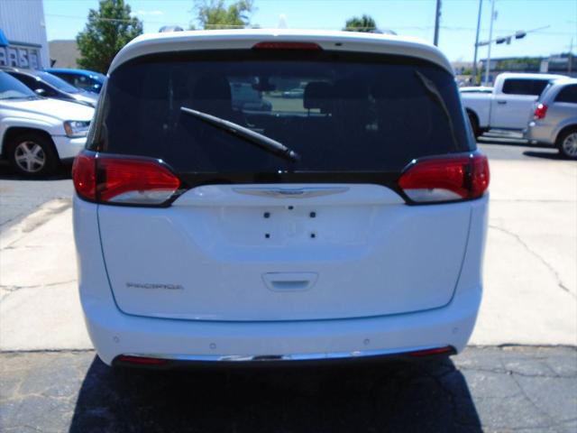 2017 Chrysler Pacifica Touring-L