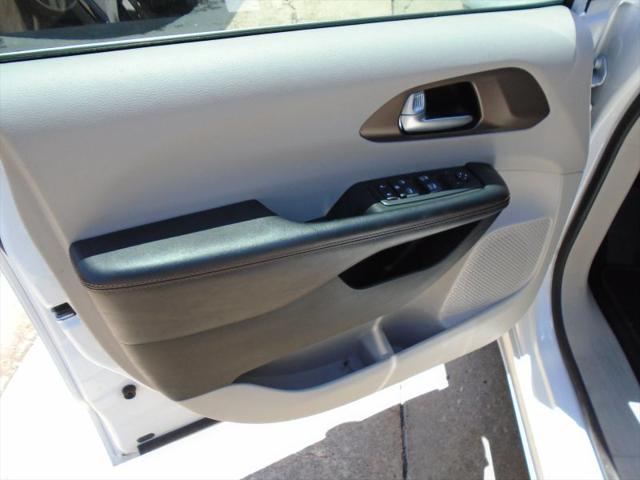 2017 Chrysler Pacifica Touring-L