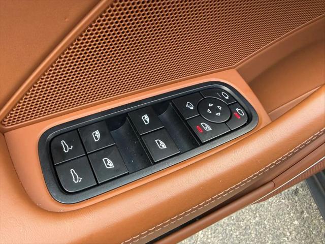 2023 Porsche Panamera 4 Platinum Edition