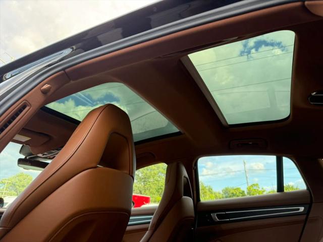 2023 Porsche Panamera 4 Platinum Edition