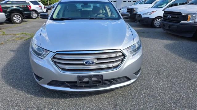 2015 Ford Taurus SE