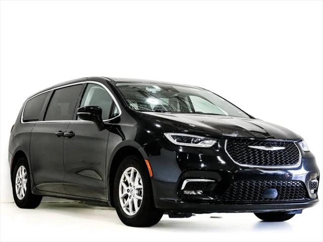 2024 Chrysler Pacifica Touring L for sale in Lansing, IL
