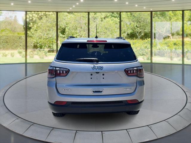 2024 Jeep Compass Latitude Lux FWD